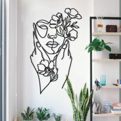 Femme à visage floral